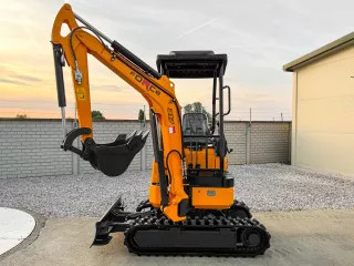 Buldoexcavator midi / mini excavator Force 317