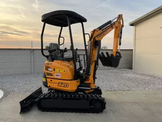 Buldoexcavator midi / mini excavator Force 320