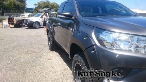 Evazări din plastic Kut Snake pentru Toyota Hilux Revo 2015-2019 75mm