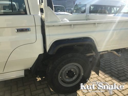 Evazări din plastic Kut Snake pentru Toyota Land Cruiser 79 pick-up cabină dublă 2007-> 50mm